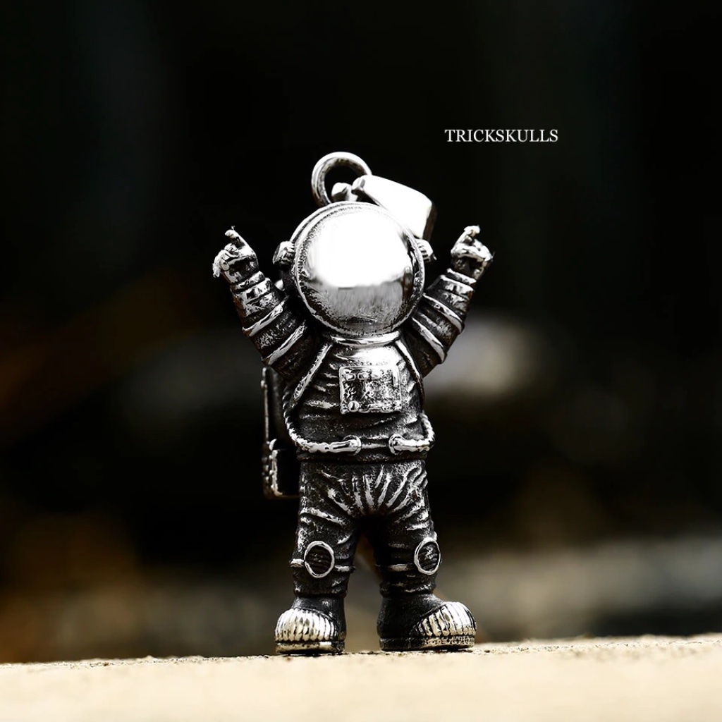 Retro Victory Astronaut Spaceman 316 Stainless Steel Pendant 60cm Box Chain